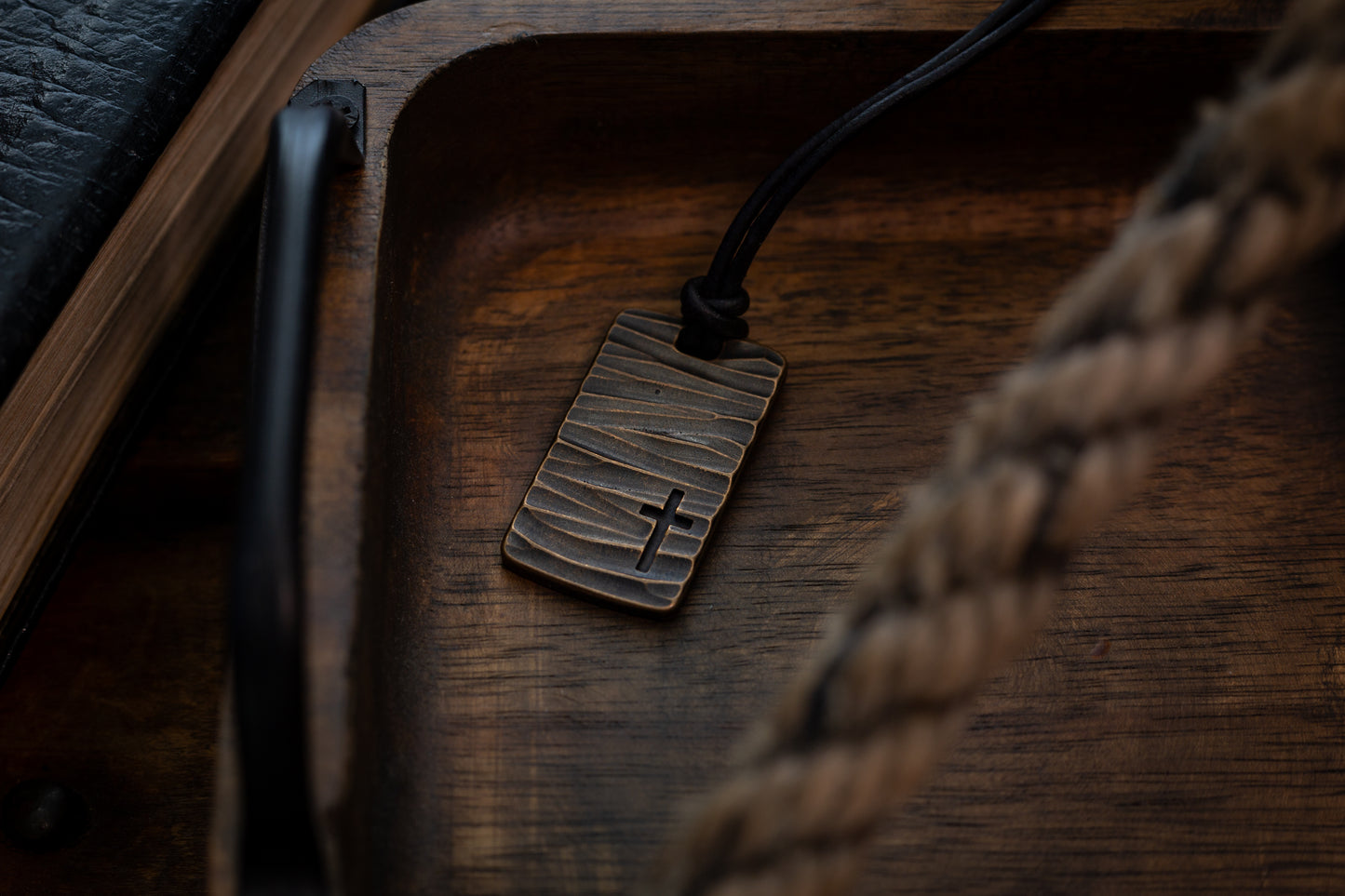 Rugged Tag, Bronze