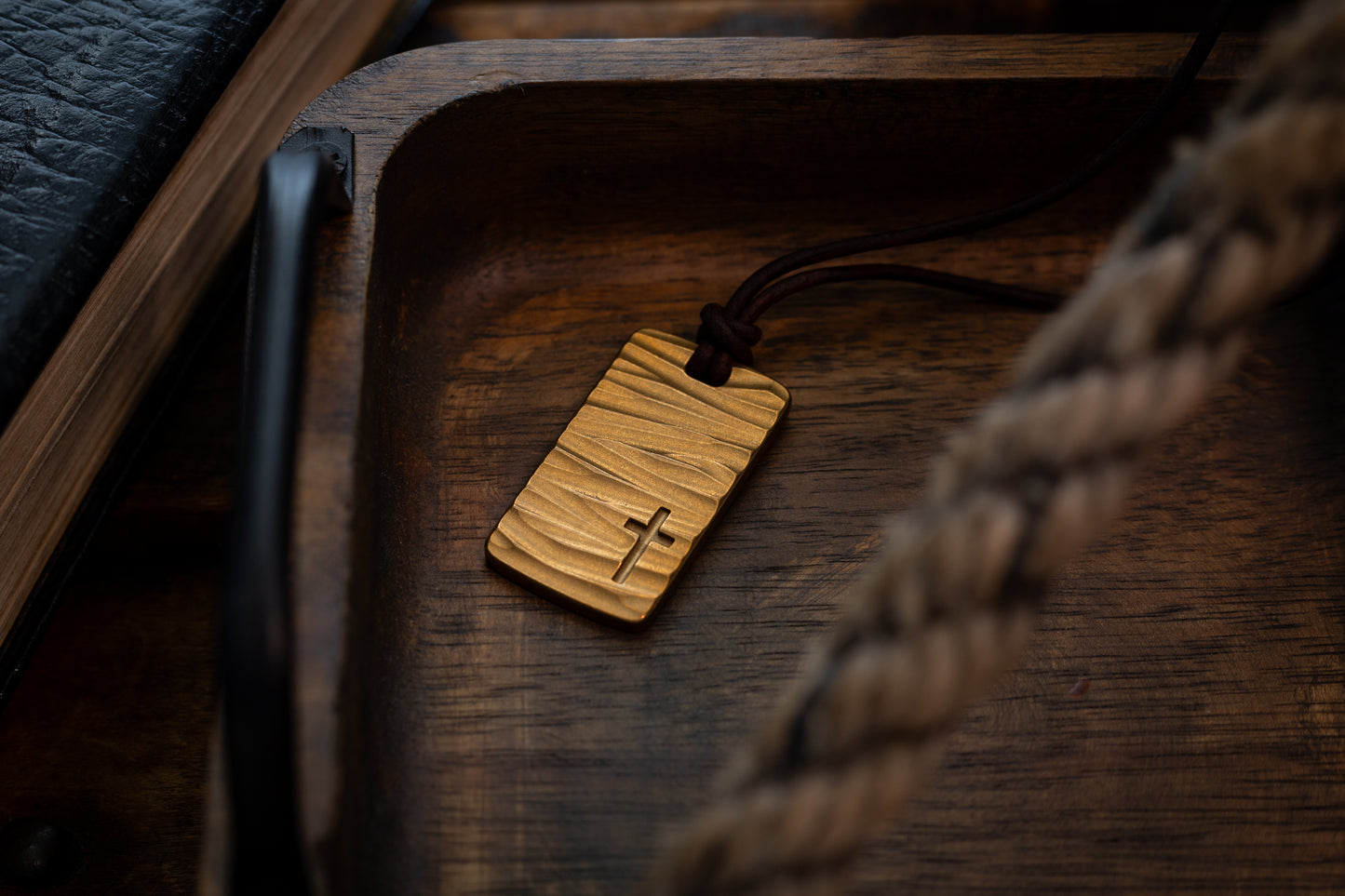 Rugged Tag, Bronze